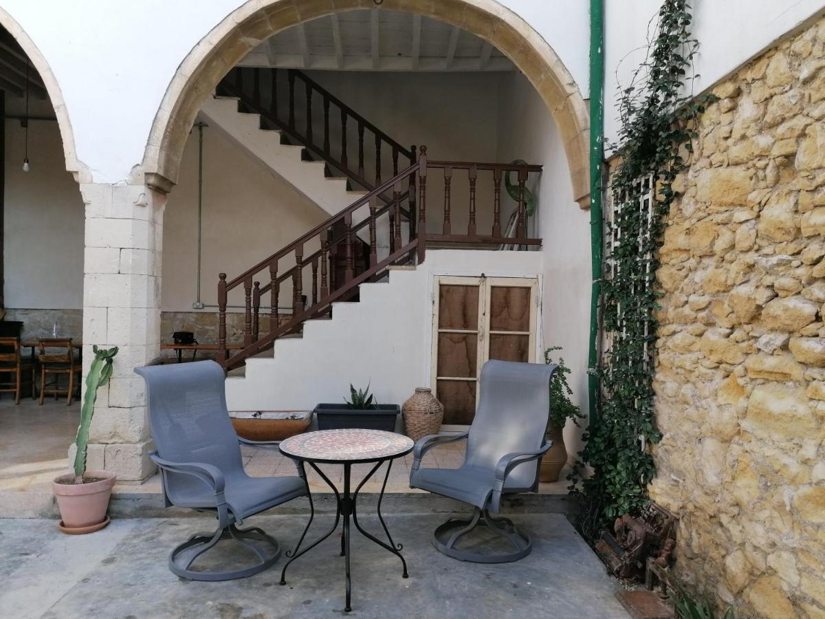 Le Mat Hostel Larnaca Bagian luar foto
